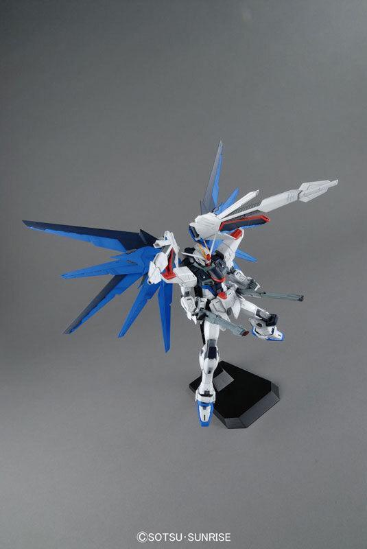 MG 1/100 FREEDOM GUNDAM Ver.2.0 - Image 4