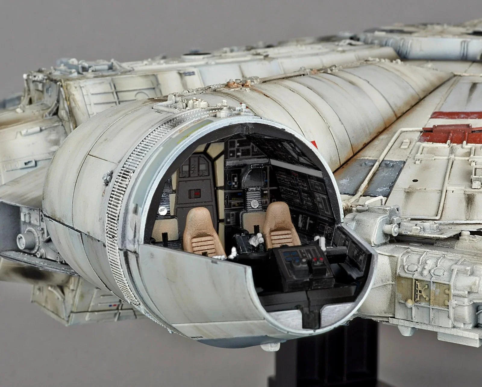 PG 1/72 MILLENNIUM FALCON - Image 3