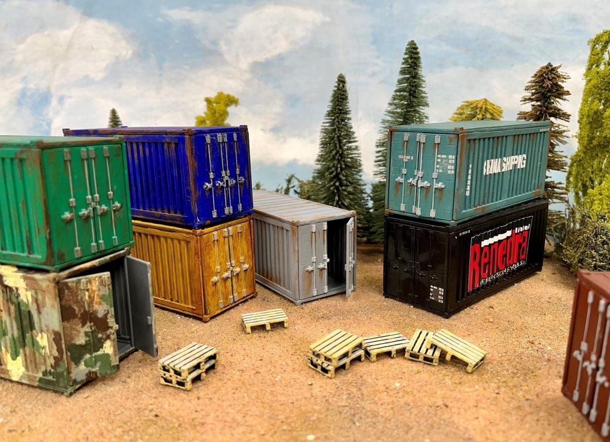 Renedra Terrain - Shipping Containers (20FT) & Pallets (Plastic)