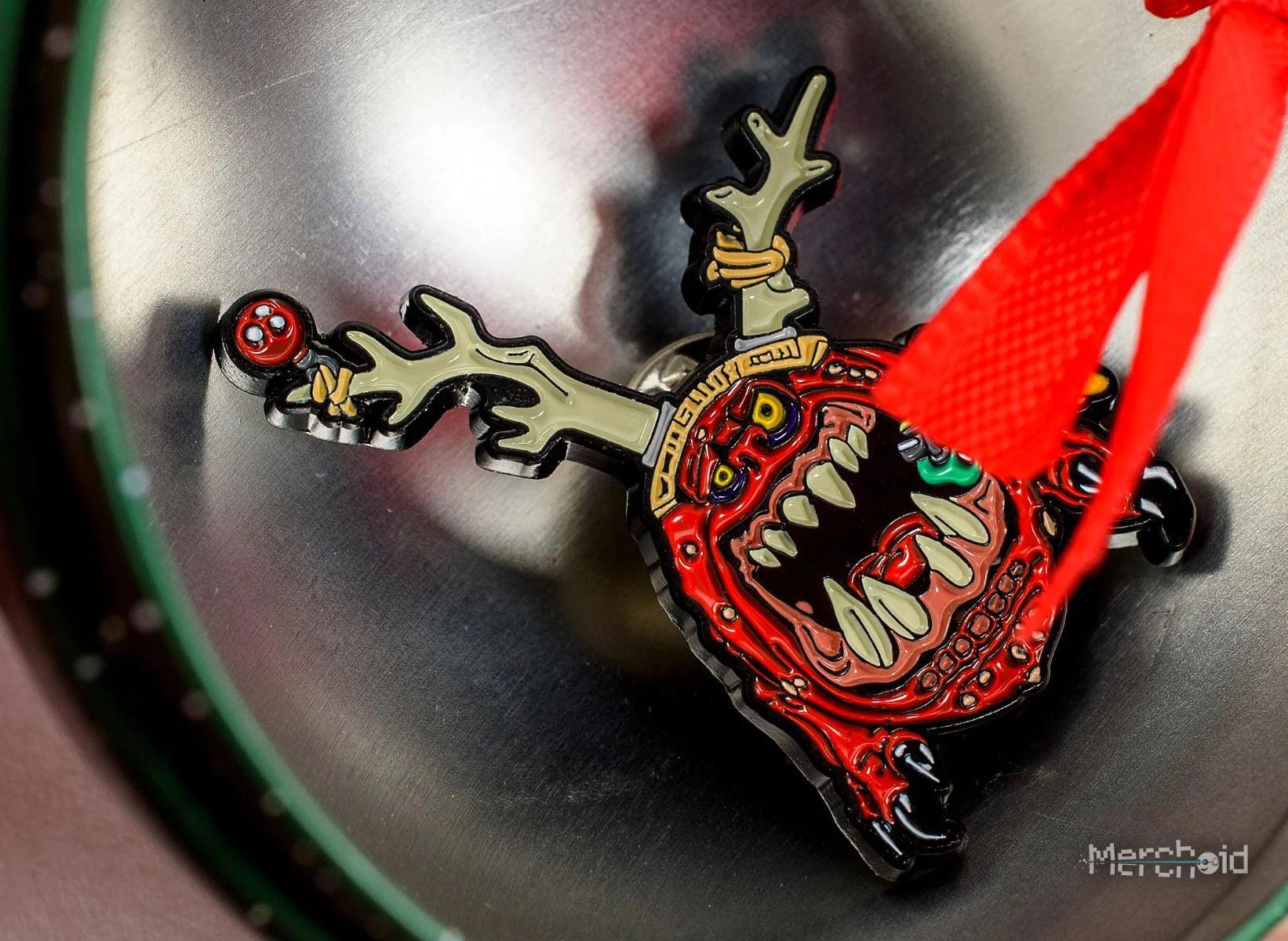Warhammer 40000: Novelty Gobbo & Squig Bauble with Pin Badge - Image 3