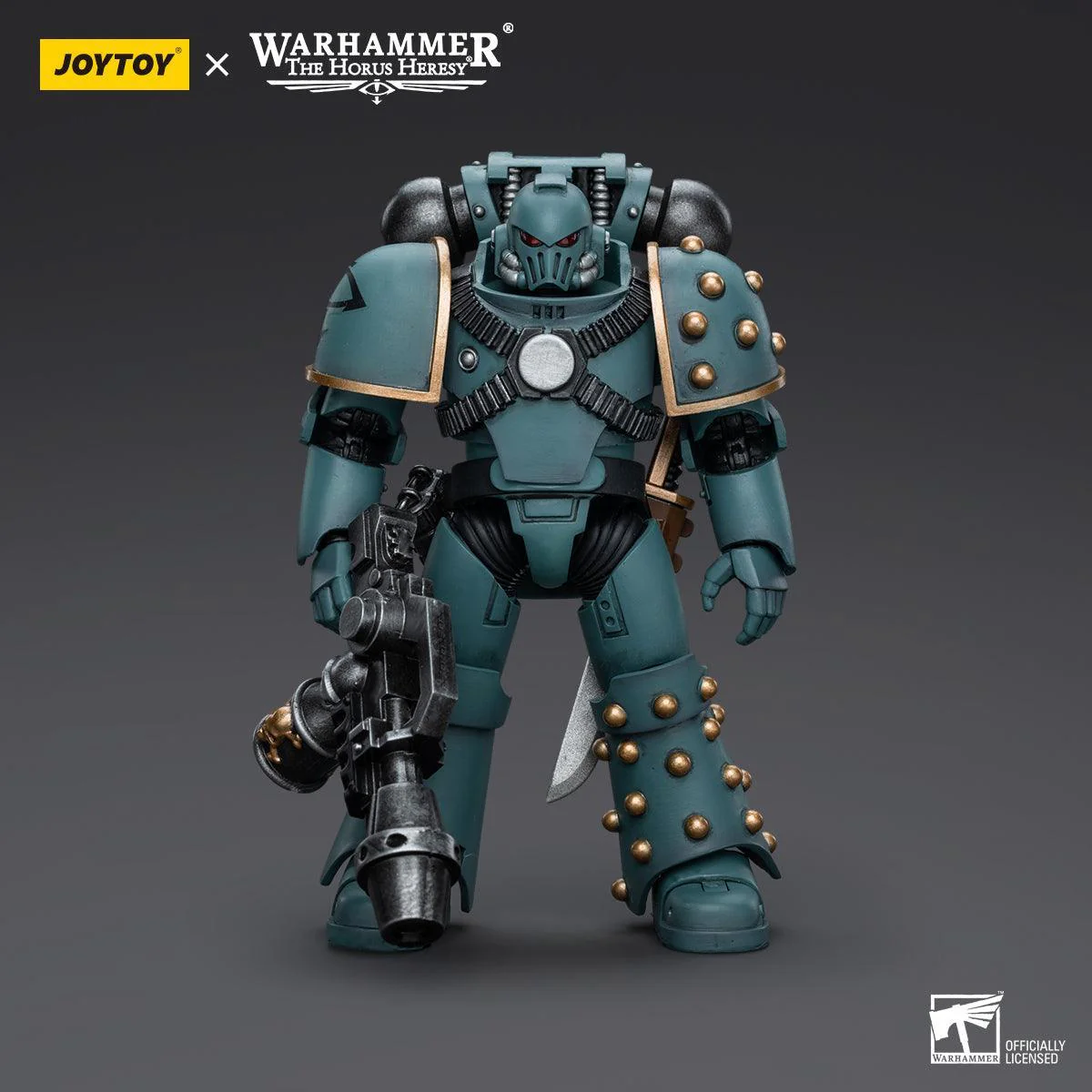 Warhammer Collectibles: 1/18 Scale Sons of Horus MKIV Tactical Squad Legionary with Flamer