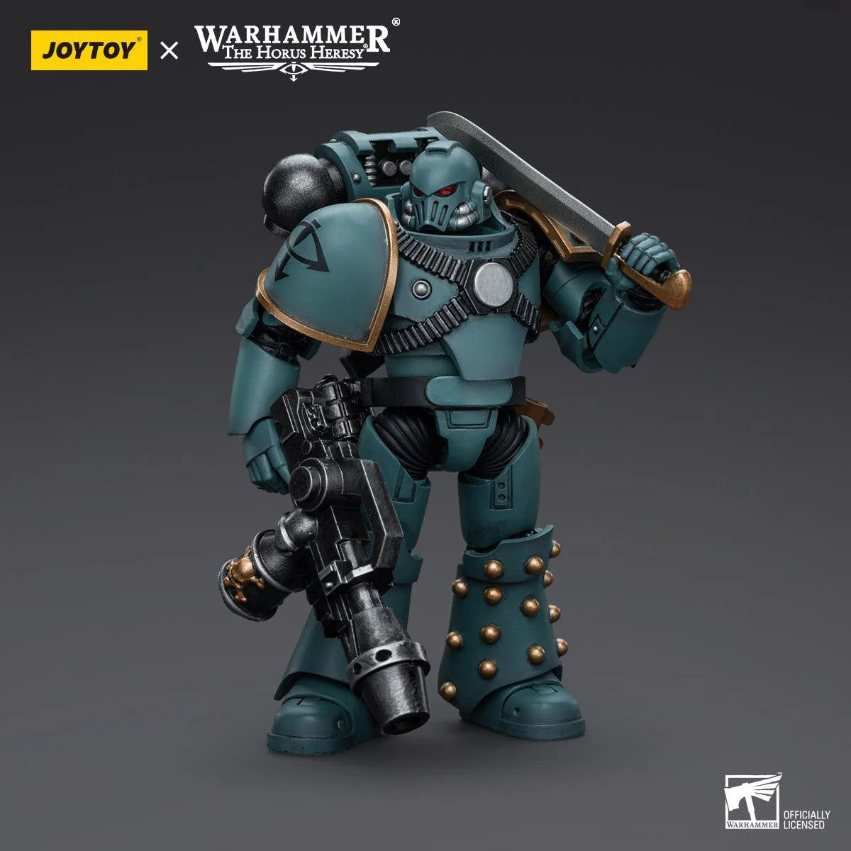 Warhammer Collectibles: 1/18 Scale Sons of Horus MKIV Tactical Squad Legionary with Flamer - Image 3