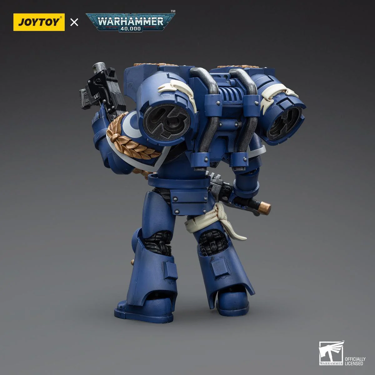 Warhammer Collectibles: 1/18 Scale Ultramarines Vanguard Veteran with Chainsword and Bolt Pistol - Image 2
